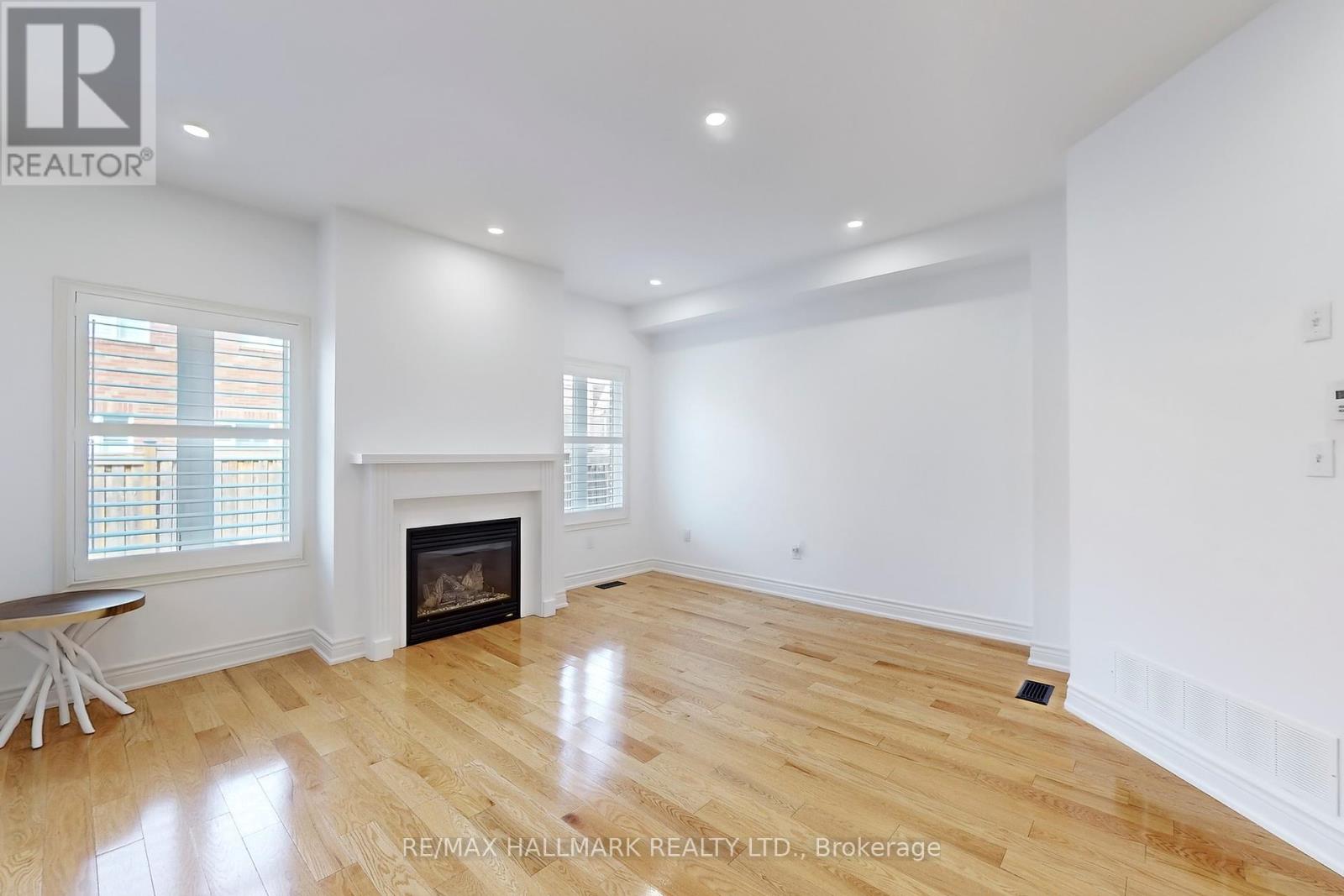 10 Chambersburg Way, Whitchurch-Stouffville (Stouffville), Ontario  L4A 0P3 - Photo 6 - N12414909