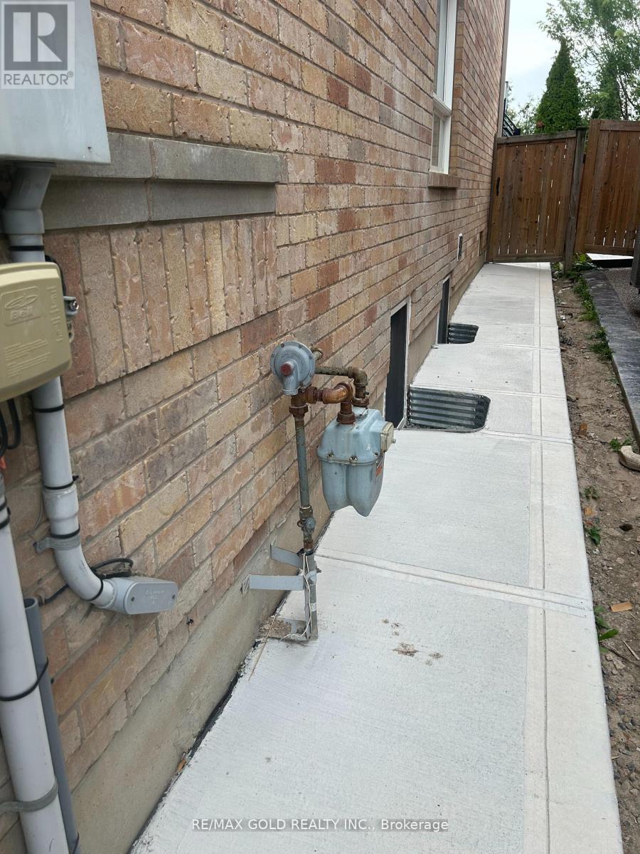 (Bsmt) - 84 Crown Victoria Drive, Brampton (Fletcher's Meadow), Ontario  L7A 3X1 - Photo 10 - W12414868