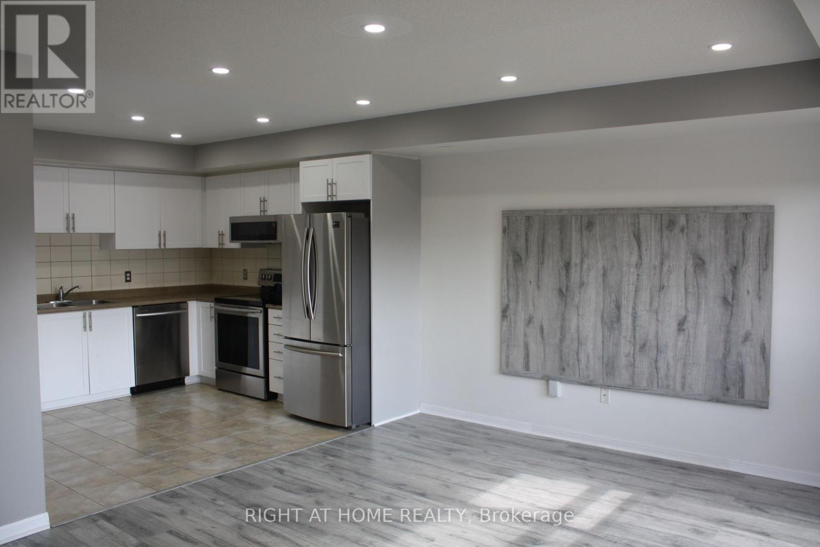 123 - 2891 Rio Court, Mississauga (Central Erin Mills), Ontario  L5M 0S3 - Photo 3 - W12414913