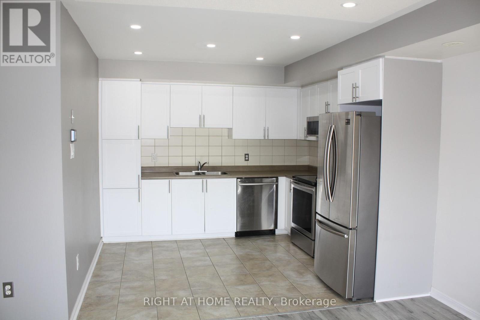 123 - 2891 Rio Court, Mississauga (Central Erin Mills), Ontario  L5M 0S3 - Photo 5 - W12414913