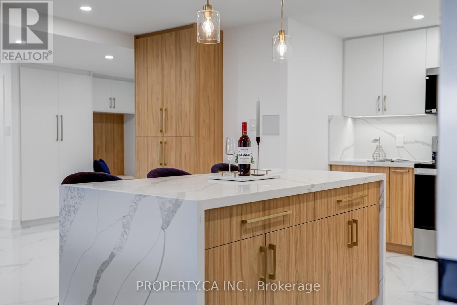 306 - 2175 Marine Drive, Oakville, Ontario  L6L 5L5 - Photo 7 - W12414920
