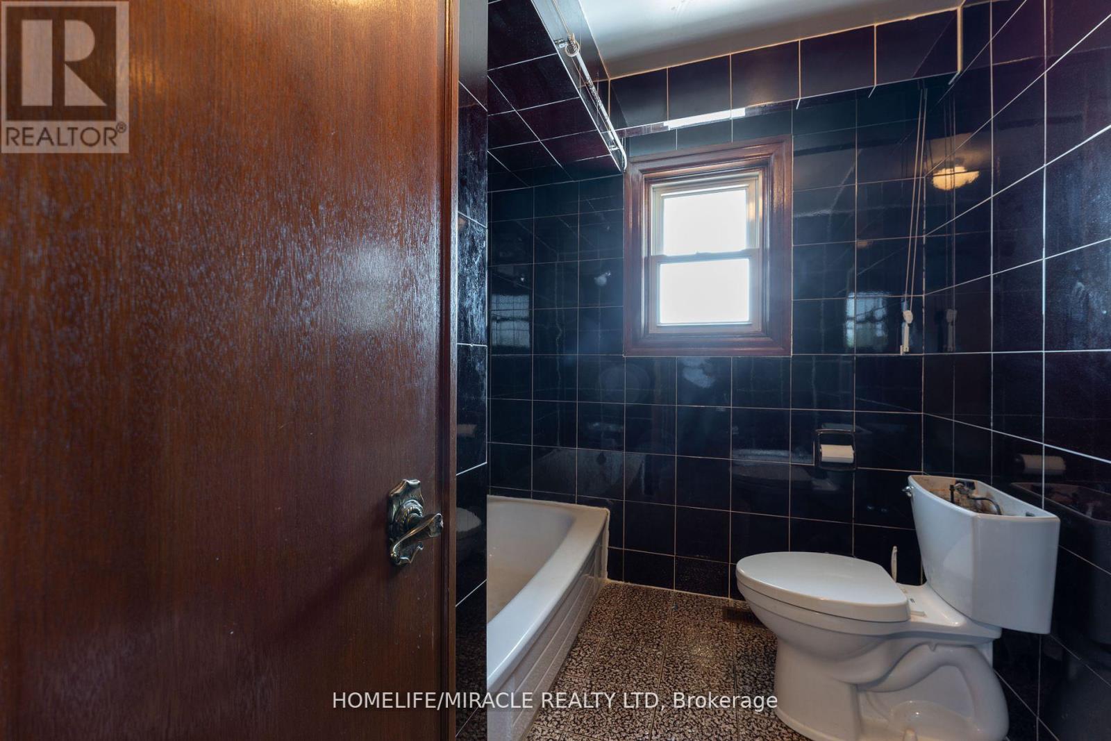 2101 Ninth Line, Oakville, Ontario  L6H 7G7 - Photo 21 - W12414963