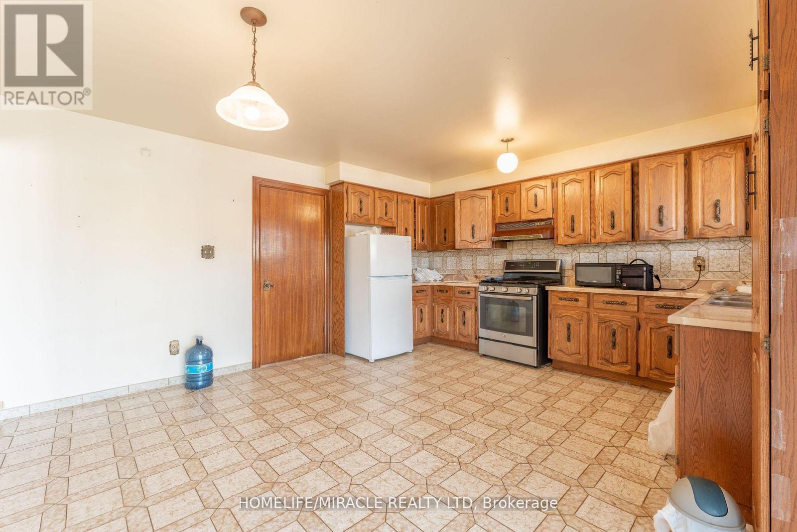2101 Ninth Line, Oakville, Ontario  L6H 7G7 - Photo 22 - W12414963