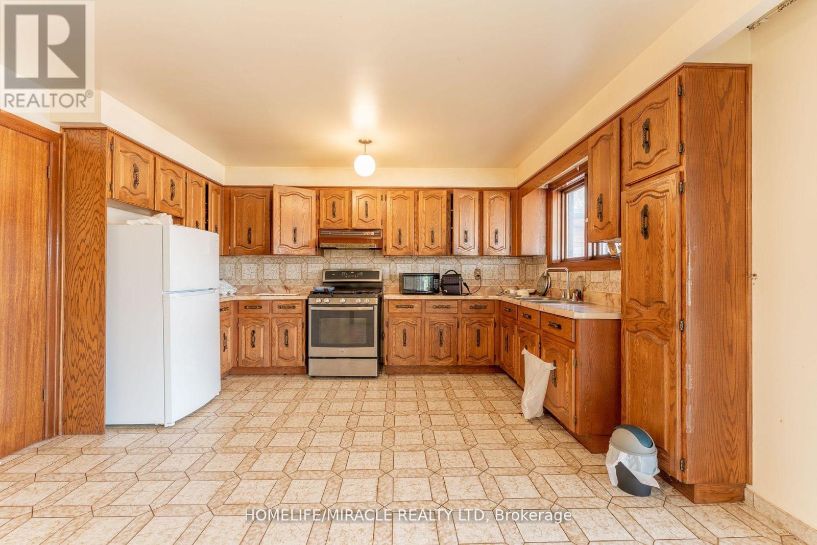 2101 Ninth Line, Oakville, Ontario  L6H 7G7 - Photo 24 - W12414963