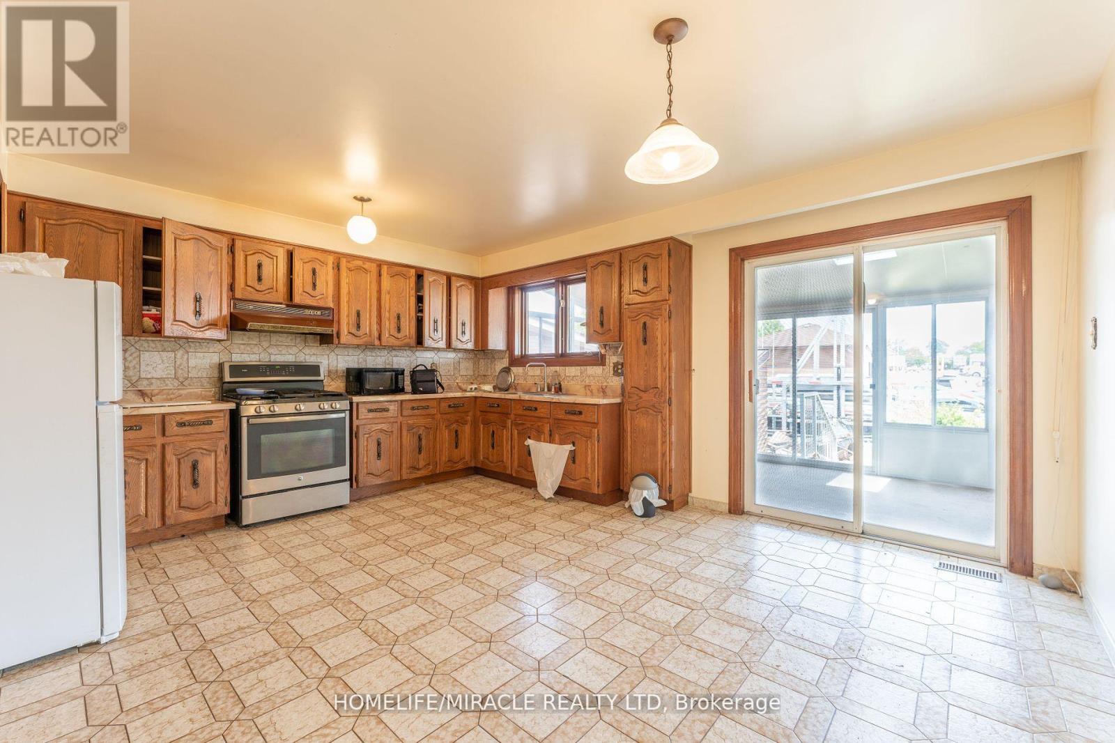 2101 Ninth Line, Oakville, Ontario  L6H 7G7 - Photo 26 - W12414963