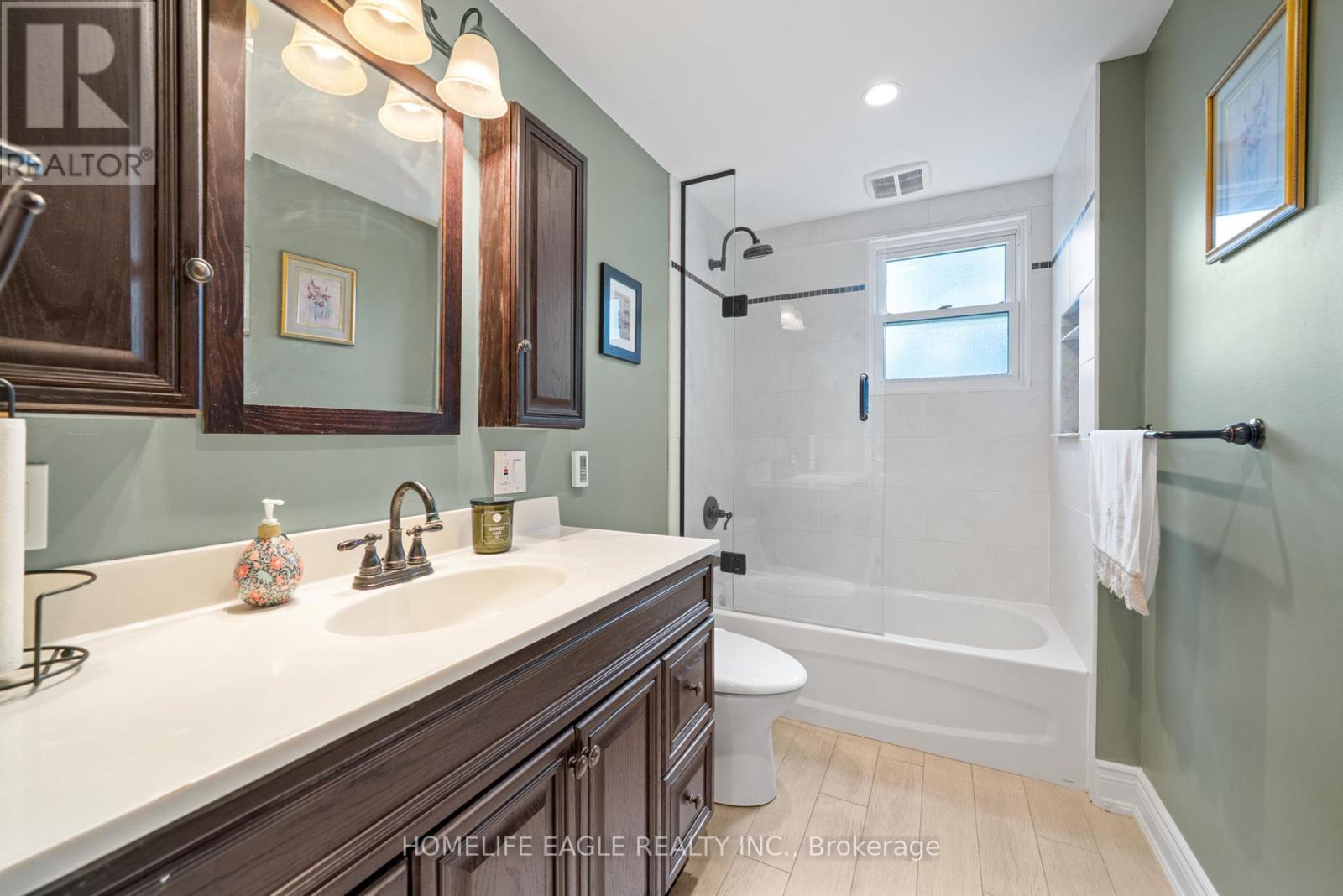 17 Toll Road, East Gwillimbury, Ontario  L9N 1G6 - Photo 12 - N12413404