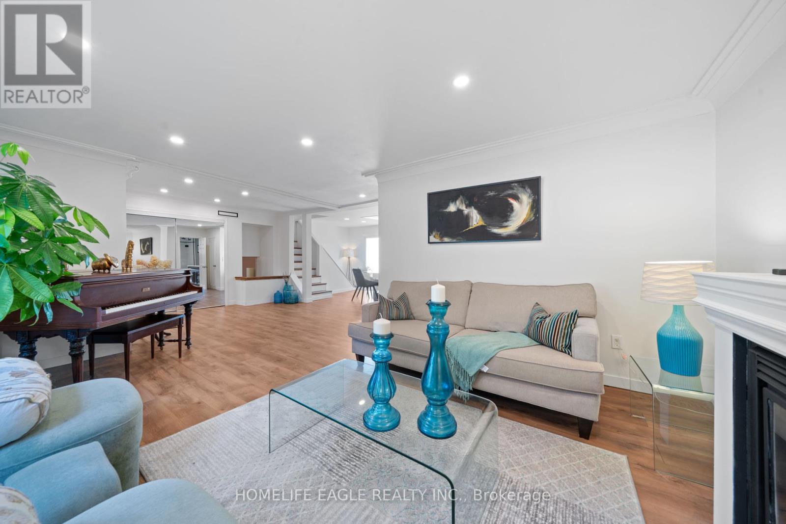 17 Toll Road, East Gwillimbury, Ontario  L9N 1G6 - Photo 6 - N12413404