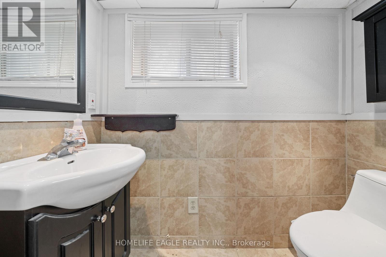 17 Toll Road, East Gwillimbury, Ontario  L9N 1G6 - Photo 25 - N12413404