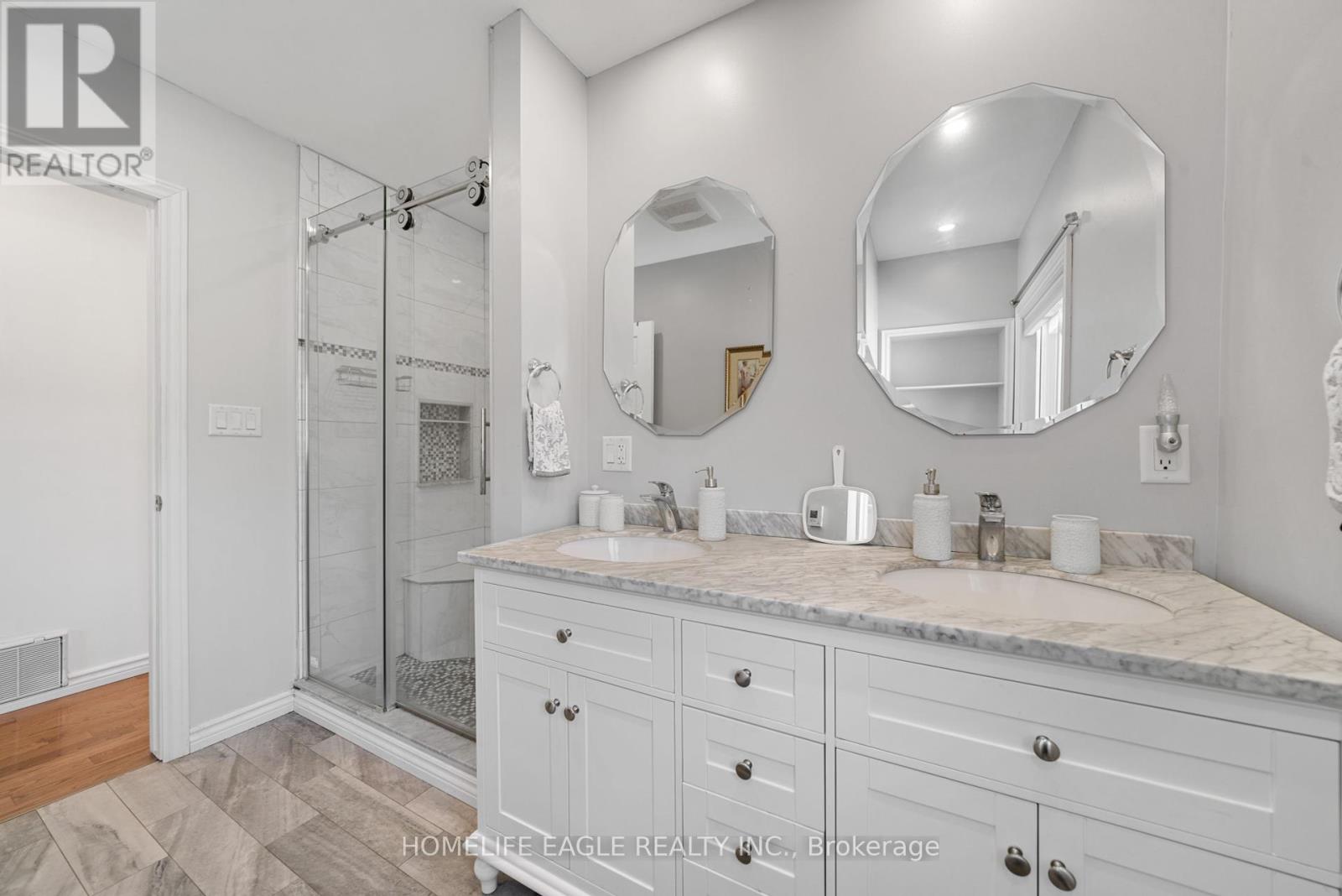 17 Toll Road, East Gwillimbury, Ontario  L9N 1G6 - Photo 16 - N12413404