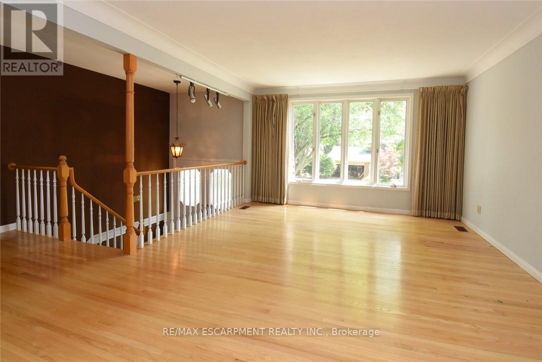 30 Terrace Drive, Hamilton, Ontario  L9A 2Y6 - Photo 4 - X12414916