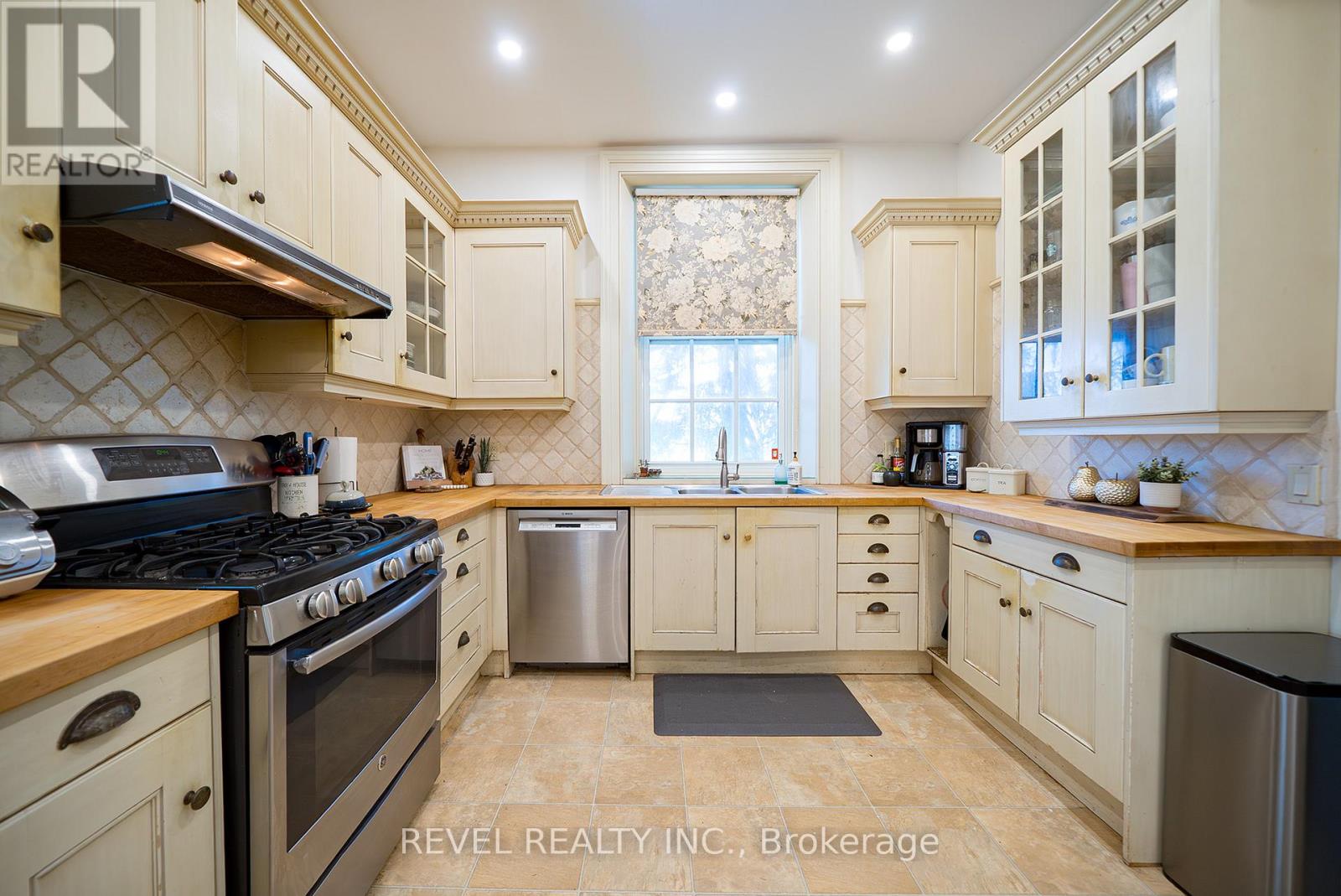 112 German School Road, Brant, Ontario  N3L 3E1 - Photo 12 - X12414927