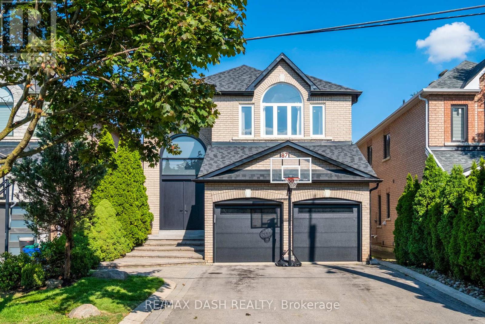 87 VAUGHAN BOULEVARD, Vaughan, Ontario