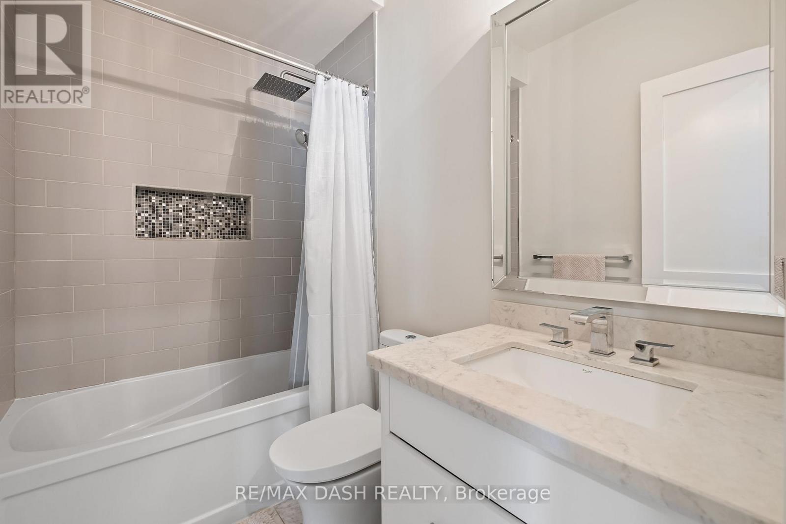 87 Vaughan Boulevard, Vaughan, Ontario  L4J 3N8 - Photo 21 - N12406552