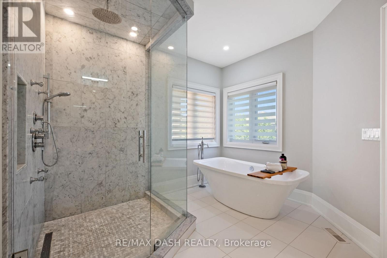 87 Vaughan Boulevard, Vaughan, Ontario  L4J 3N8 - Photo 25 - N12406552