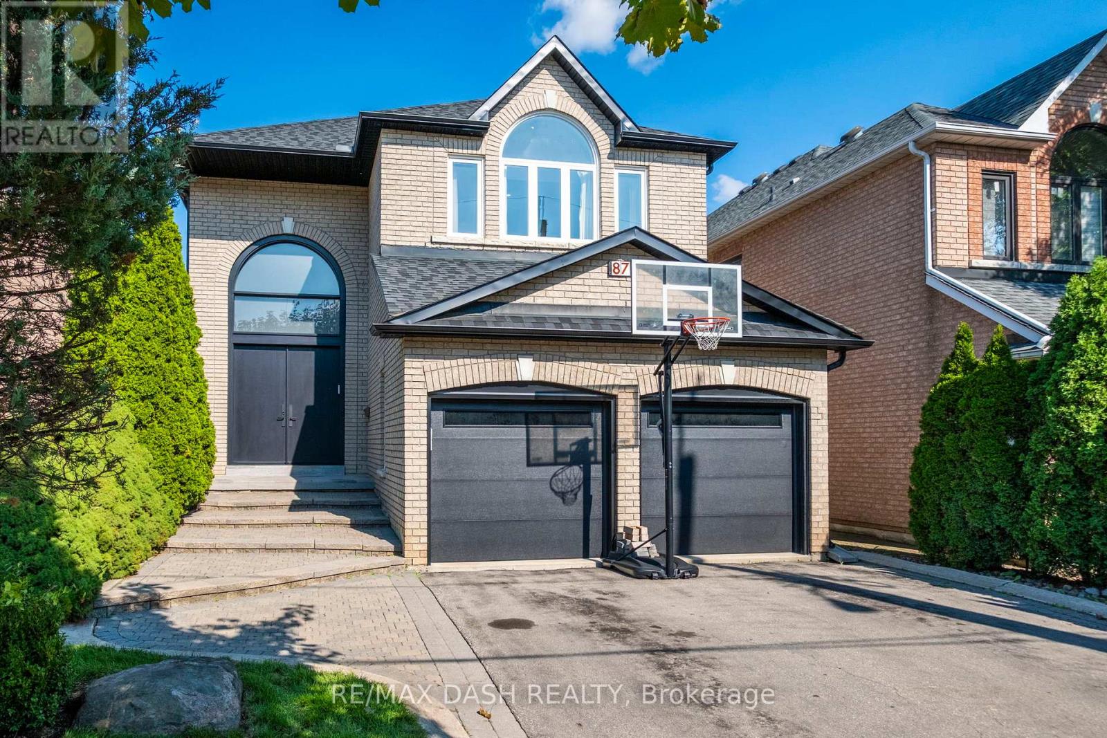 87 Vaughan Boulevard, Vaughan, Ontario  L4J 3N8 - Photo 2 - N12406552