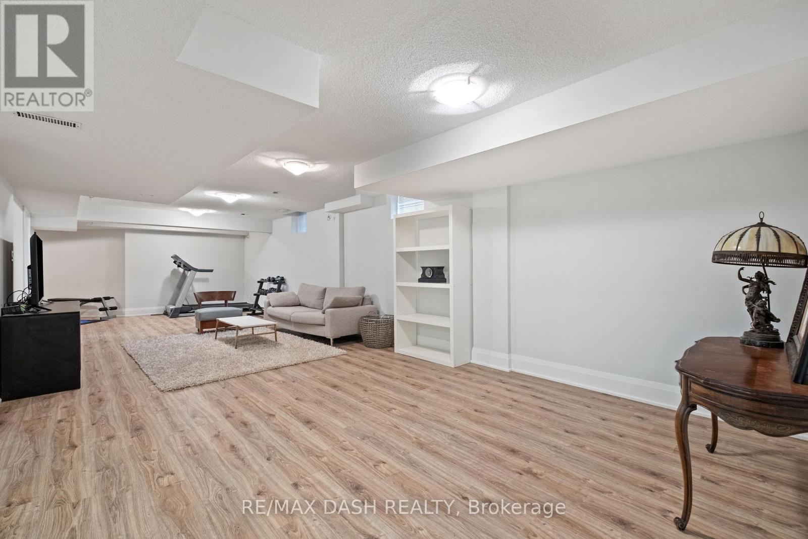 87 Vaughan Boulevard, Vaughan, Ontario  L4J 3N8 - Photo 28 - N12406552