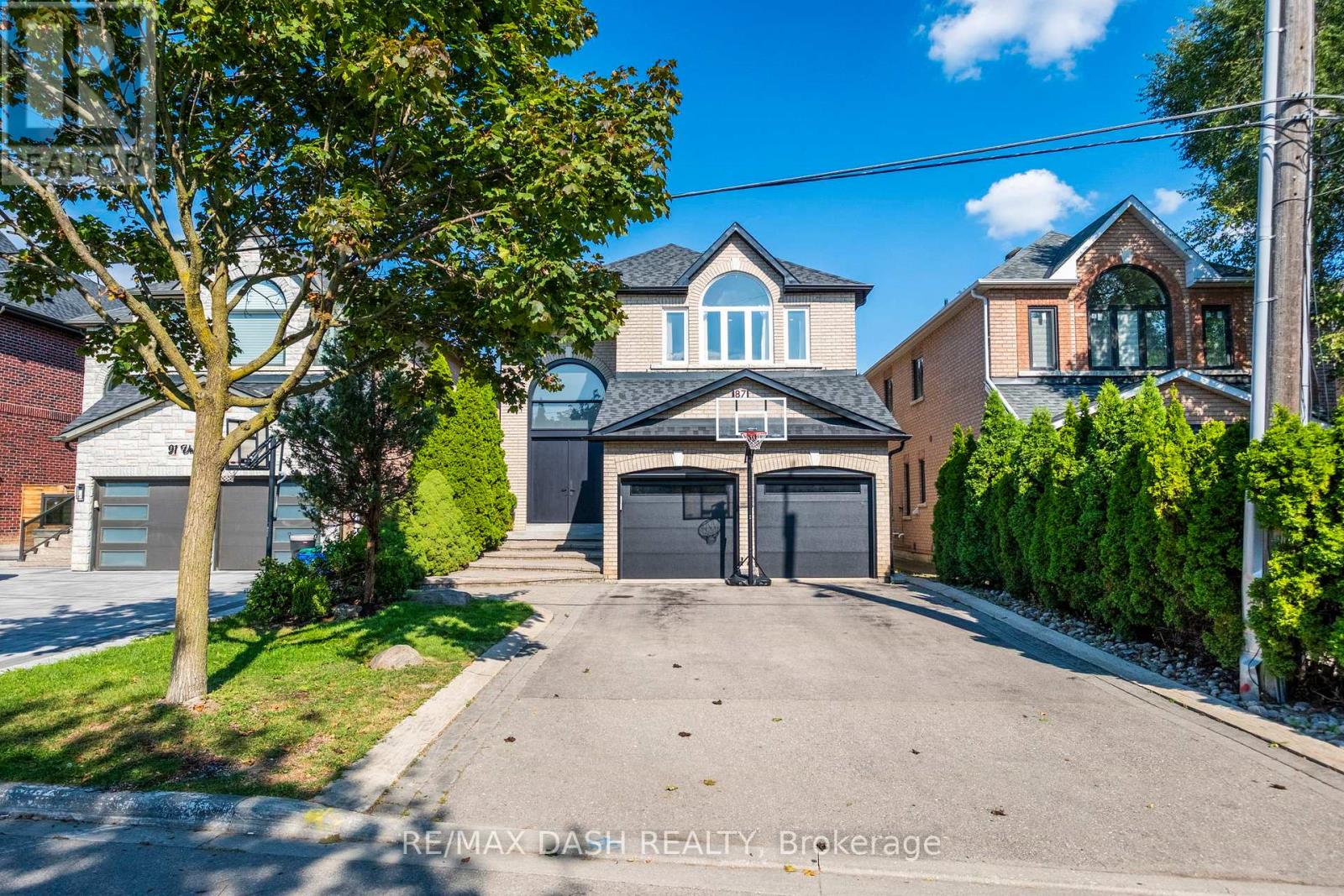 87 Vaughan Boulevard, Vaughan, Ontario  L4J 3N8 - Photo 3 - N12406552