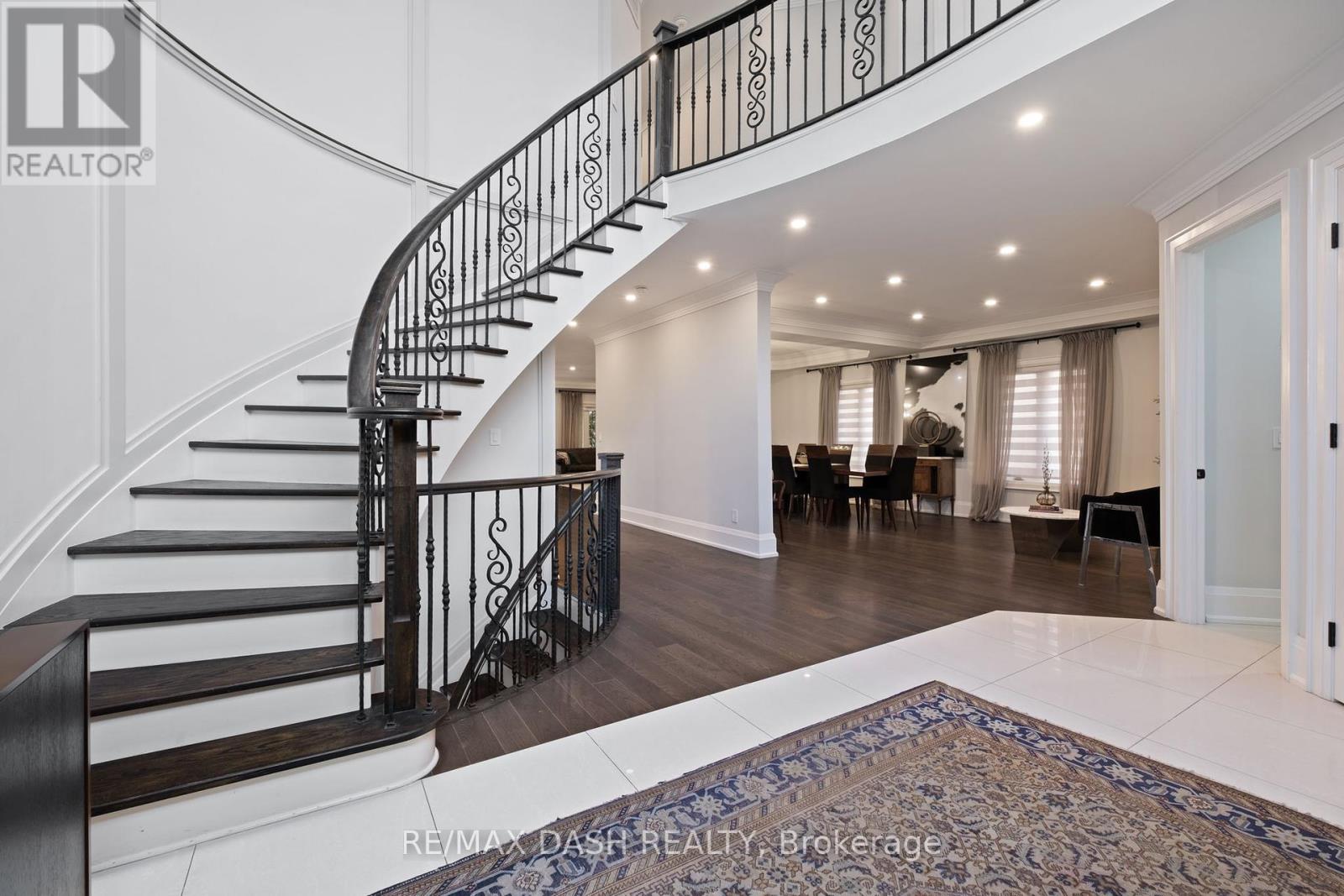 87 Vaughan Boulevard, Vaughan, Ontario  L4J 3N8 - Photo 6 - N12406552
