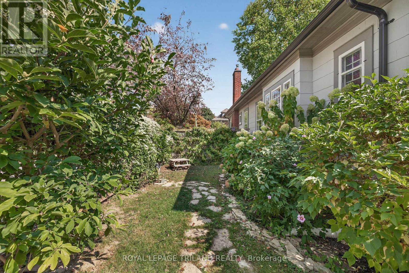 263 Ridout Street S, London South, Ontario  N6C 3Y7 - Photo 39 - X12415244
