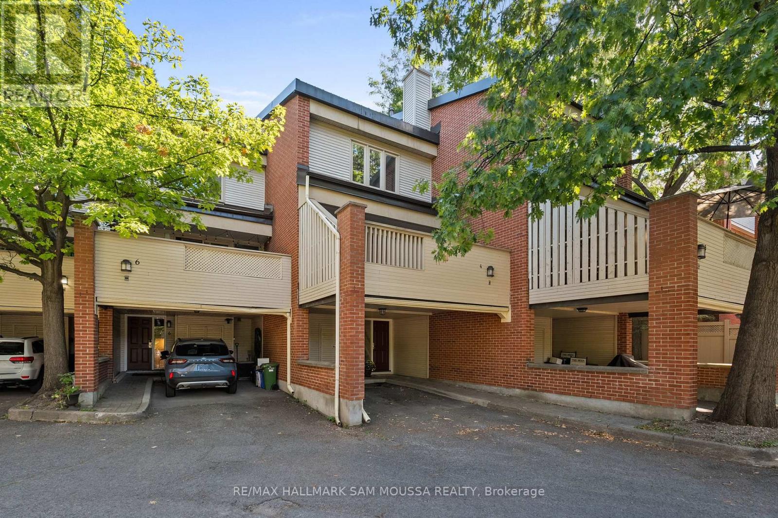 4 - 60 Greenfield Avenue, Ottawa, Ontario  K1S 0X7 - Photo 2 - X12415175