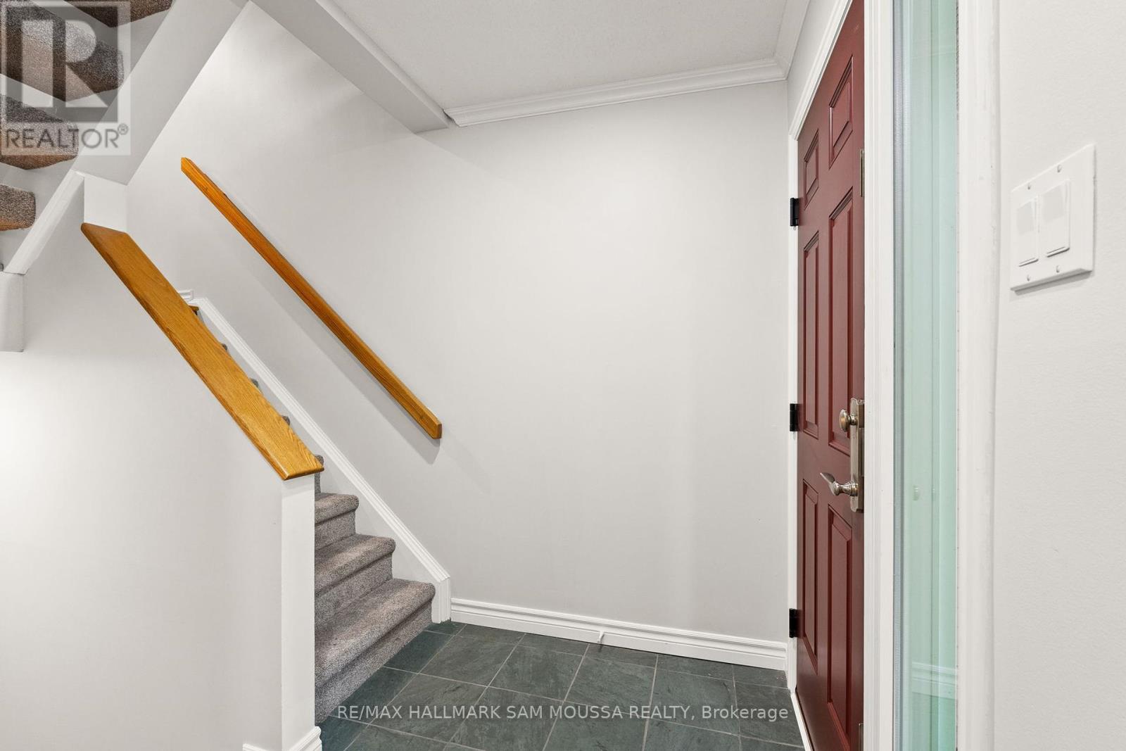 4 - 60 Greenfield Avenue, Ottawa, Ontario  K1S 0X7 - Photo 4 - X12415175