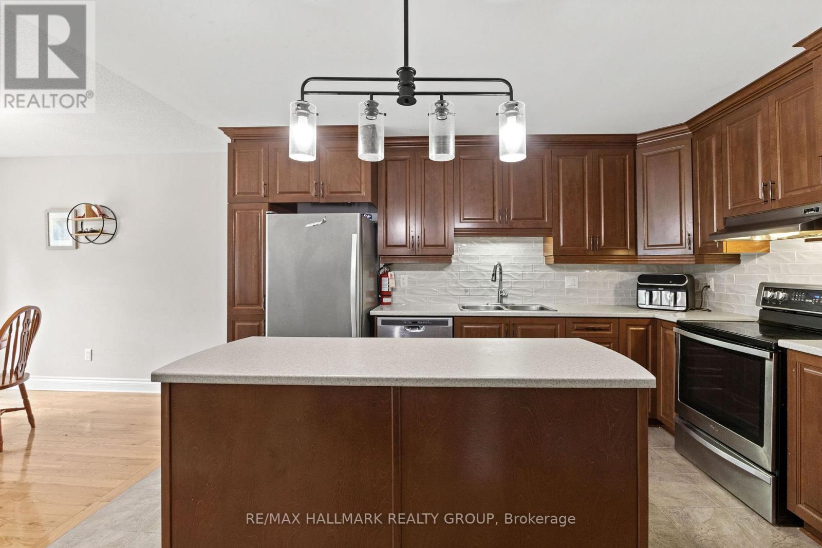2309 Marble Crescent, Clarence-Rockland, Ontario  K4K 0G9 - Photo 10 - X12415200