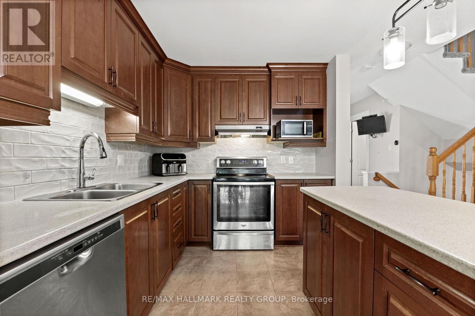 2309 Marble Crescent, Clarence-Rockland, Ontario  K4K 0G9 - Photo 11 - X12415200