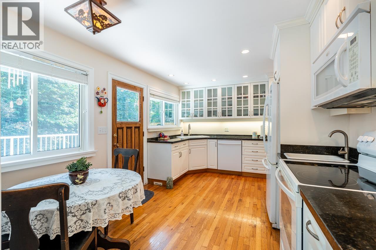 2283 Park Crescent, Coquitlam, British Columbia  V3J 6T3 - Photo 10 - R3050006