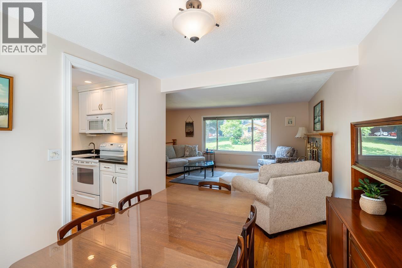 2283 Park Crescent, Coquitlam, British Columbia  V3J 6T3 - Photo 4 - R3050006