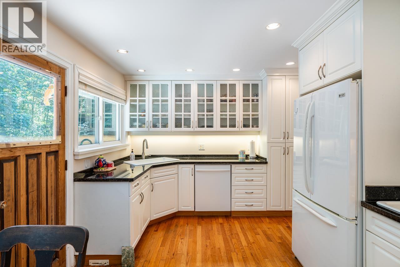 2283 Park Crescent, Coquitlam, British Columbia  V3J 6T3 - Photo 7 - R3050006