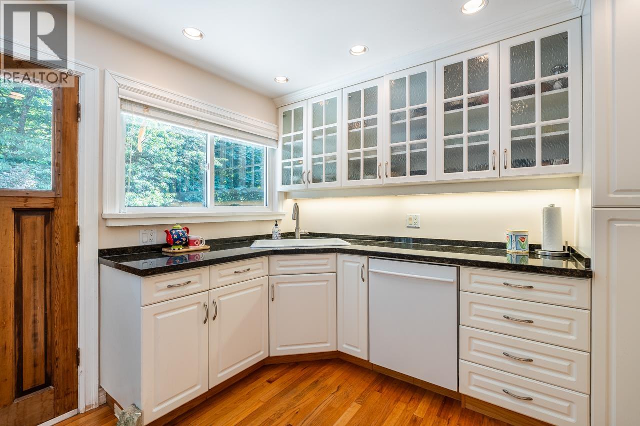 2283 Park Crescent, Coquitlam, British Columbia  V3J 6T3 - Photo 8 - R3050006