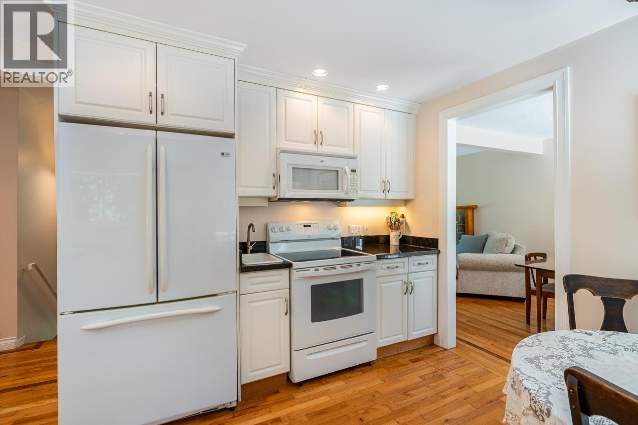 2283 Park Crescent, Coquitlam, British Columbia  V3J 6T3 - Photo 9 - R3050006