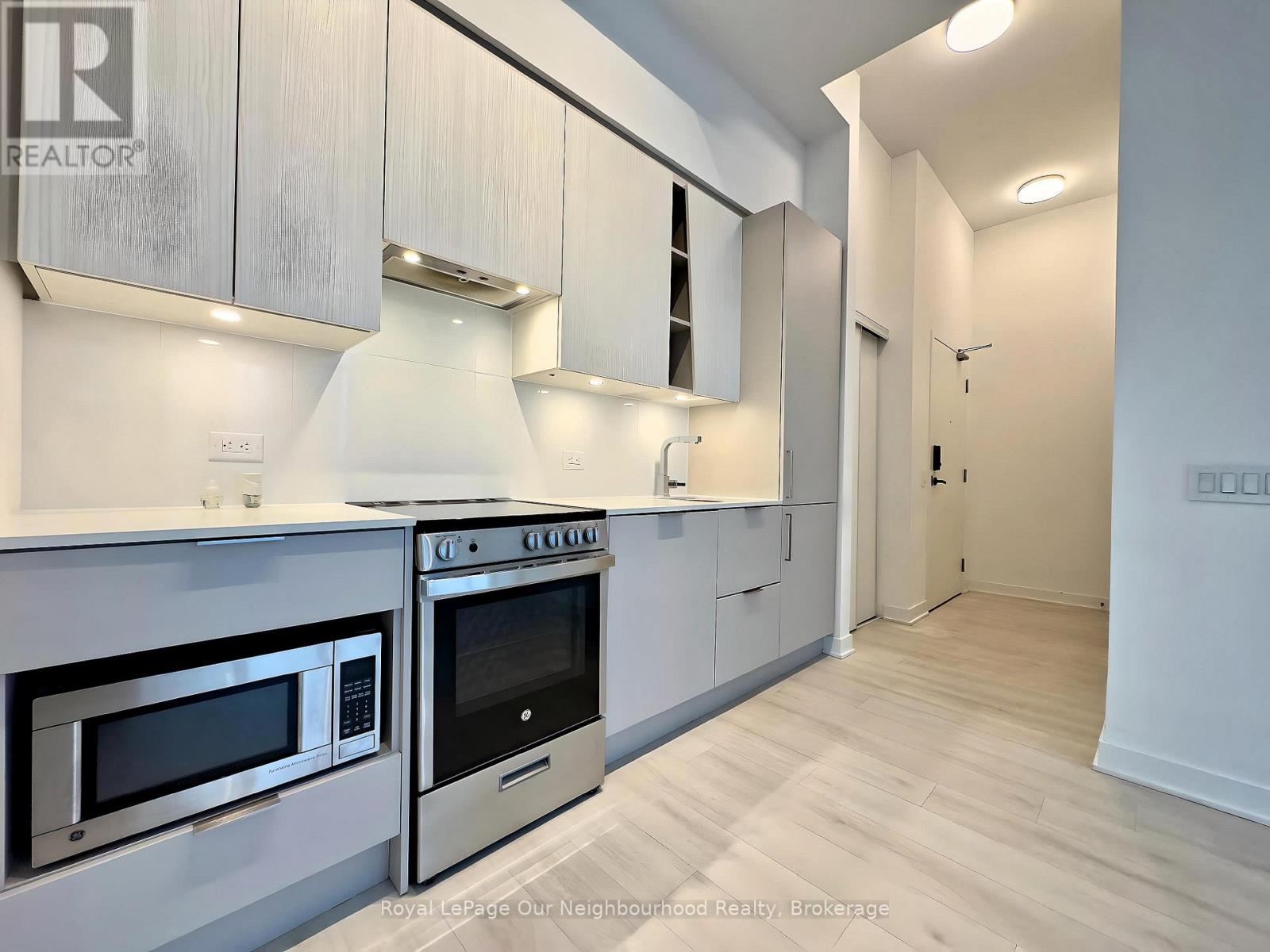 2405 - 3900 Confederation Parkway, Mississauga, Ontario  L5B 0M3 - Photo 10 - W12415247