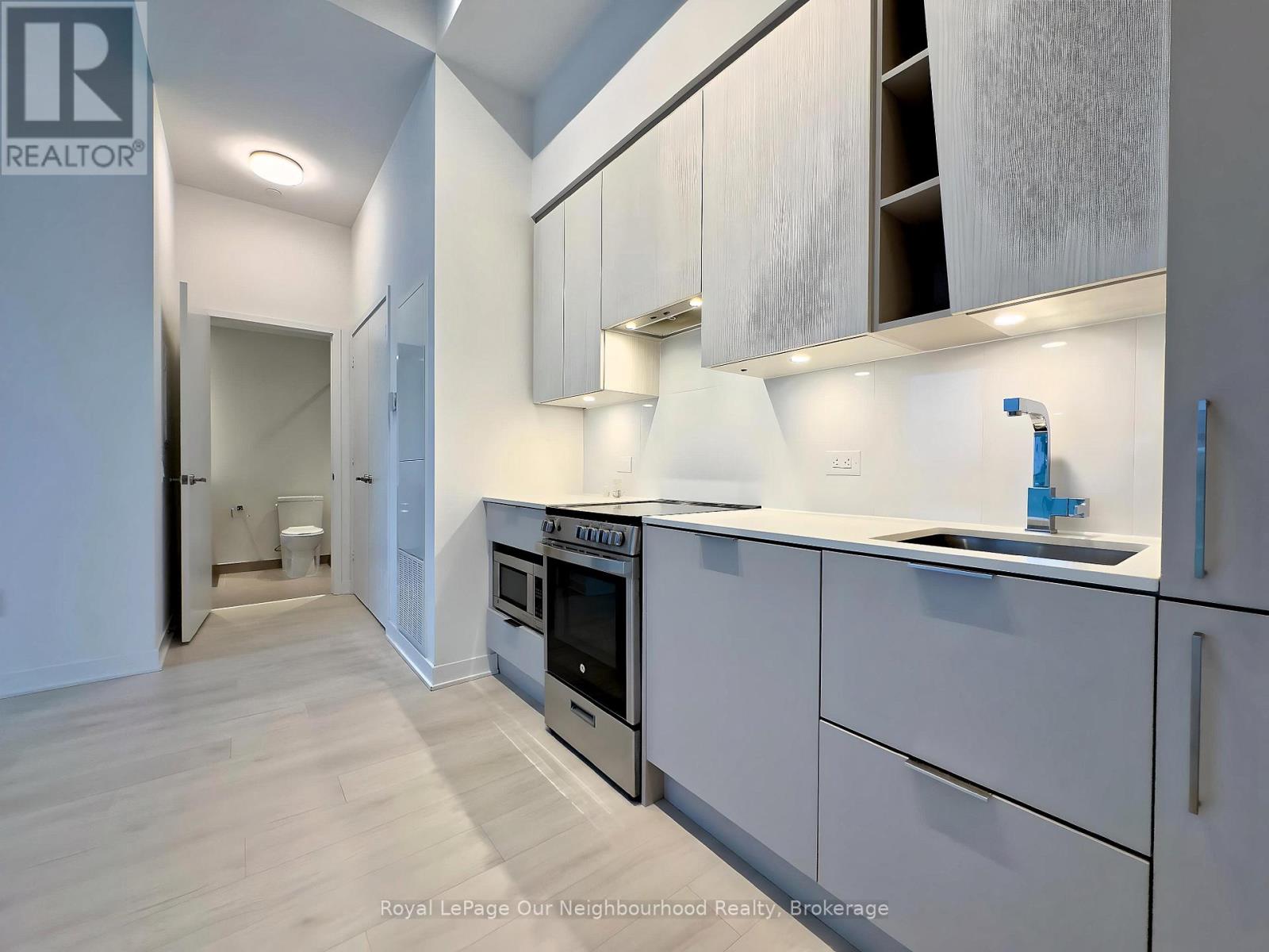 2405 - 3900 Confederation Parkway, Mississauga, Ontario  L5B 0M3 - Photo 12 - W12415247