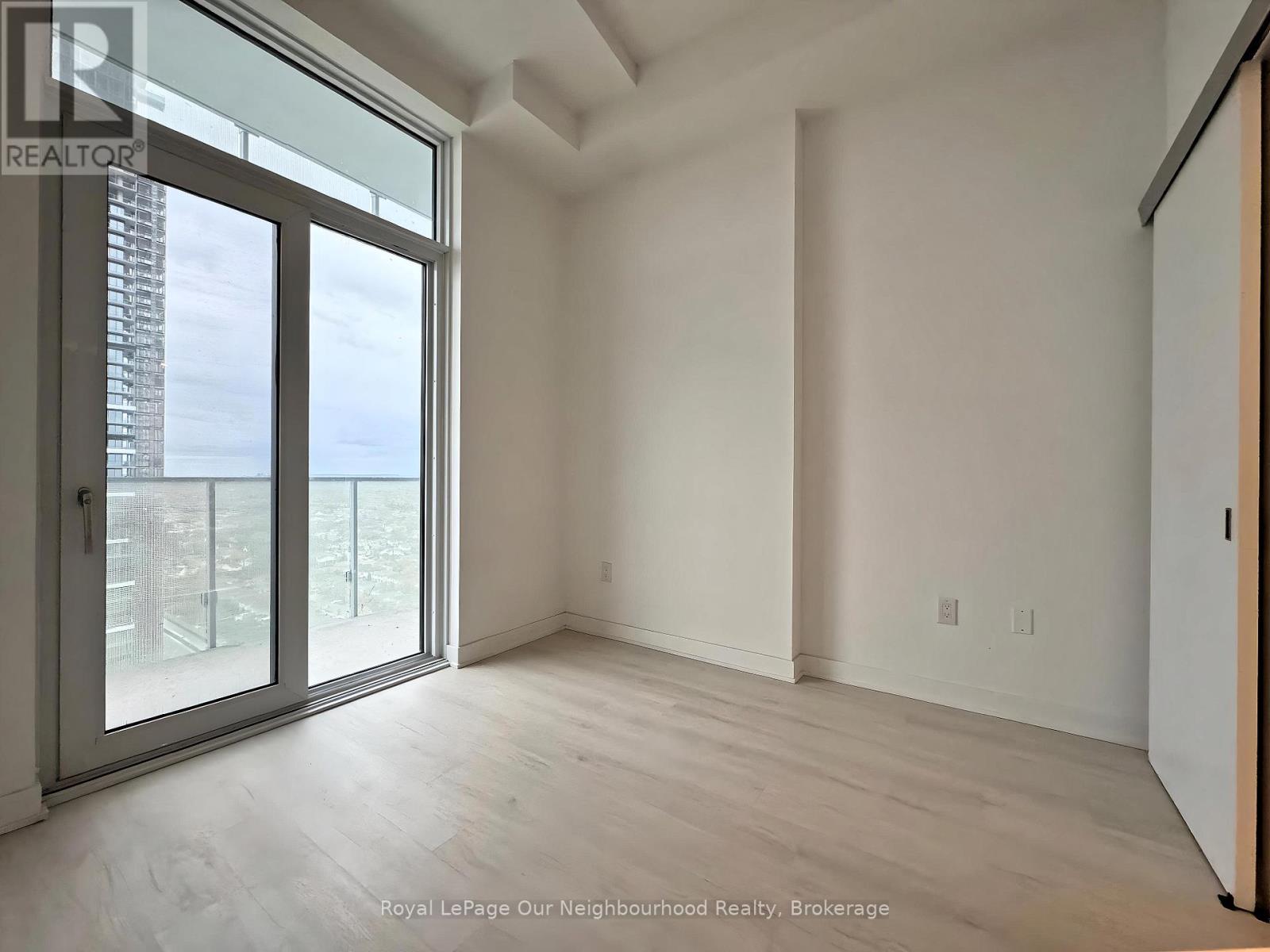 2405 - 3900 Confederation Parkway, Mississauga, Ontario  L5B 0M3 - Photo 13 - W12415247
