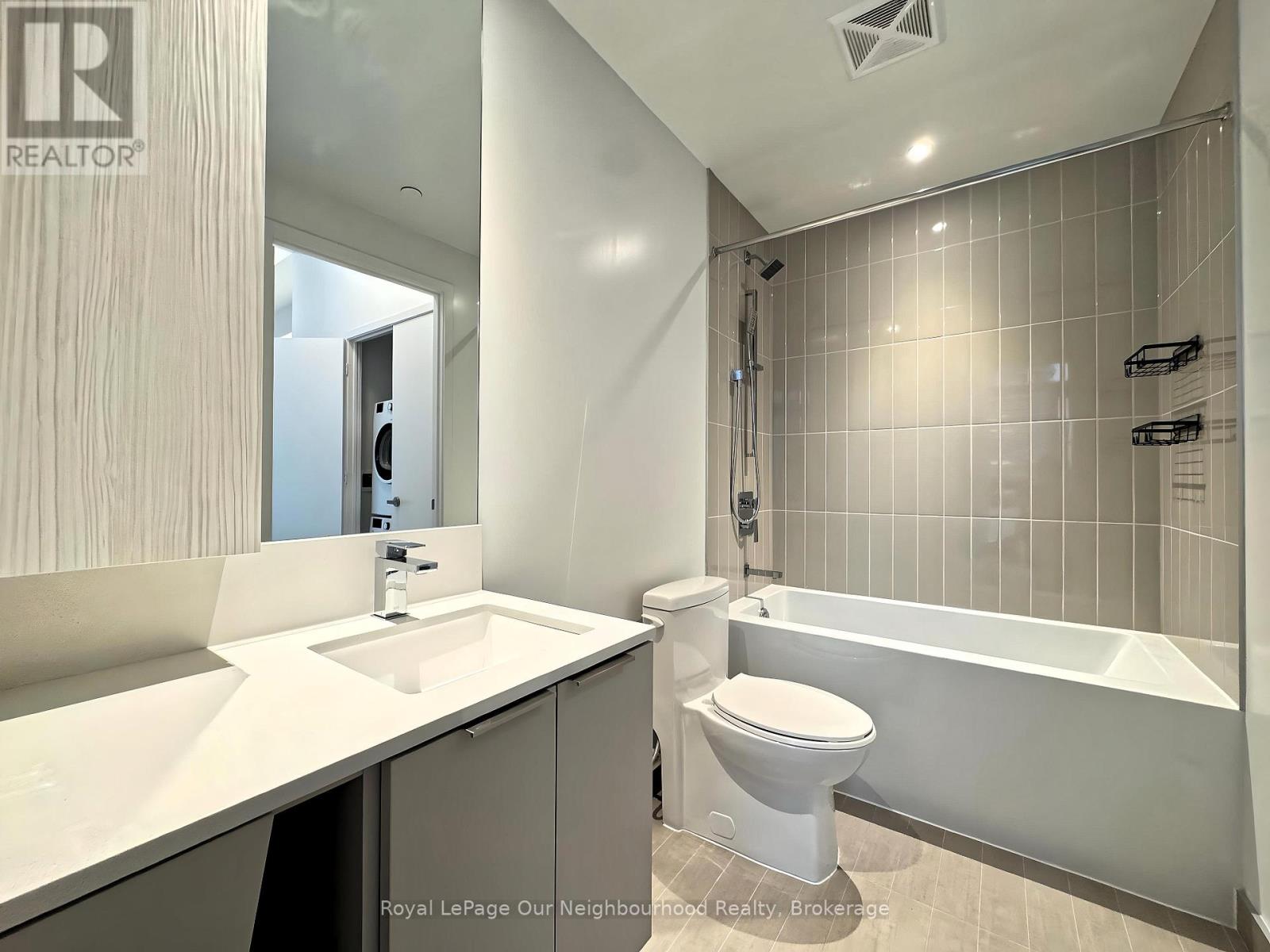 2405 - 3900 Confederation Parkway, Mississauga, Ontario  L5B 0M3 - Photo 17 - W12415247
