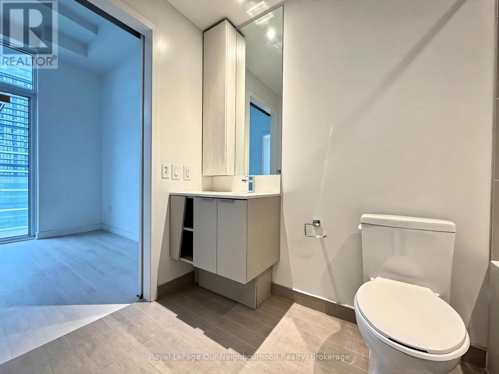 2405 - 3900 Confederation Parkway, Mississauga, Ontario  L5B 0M3 - Photo 18 - W12415247