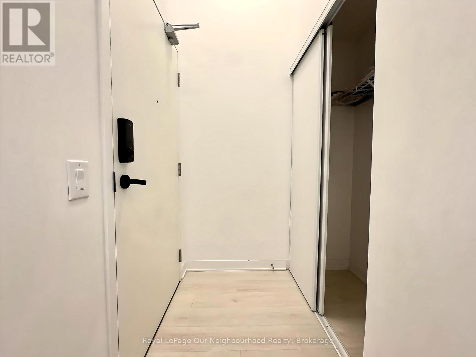 2405 - 3900 Confederation Parkway, Mississauga, Ontario  L5B 0M3 - Photo 2 - W12415247