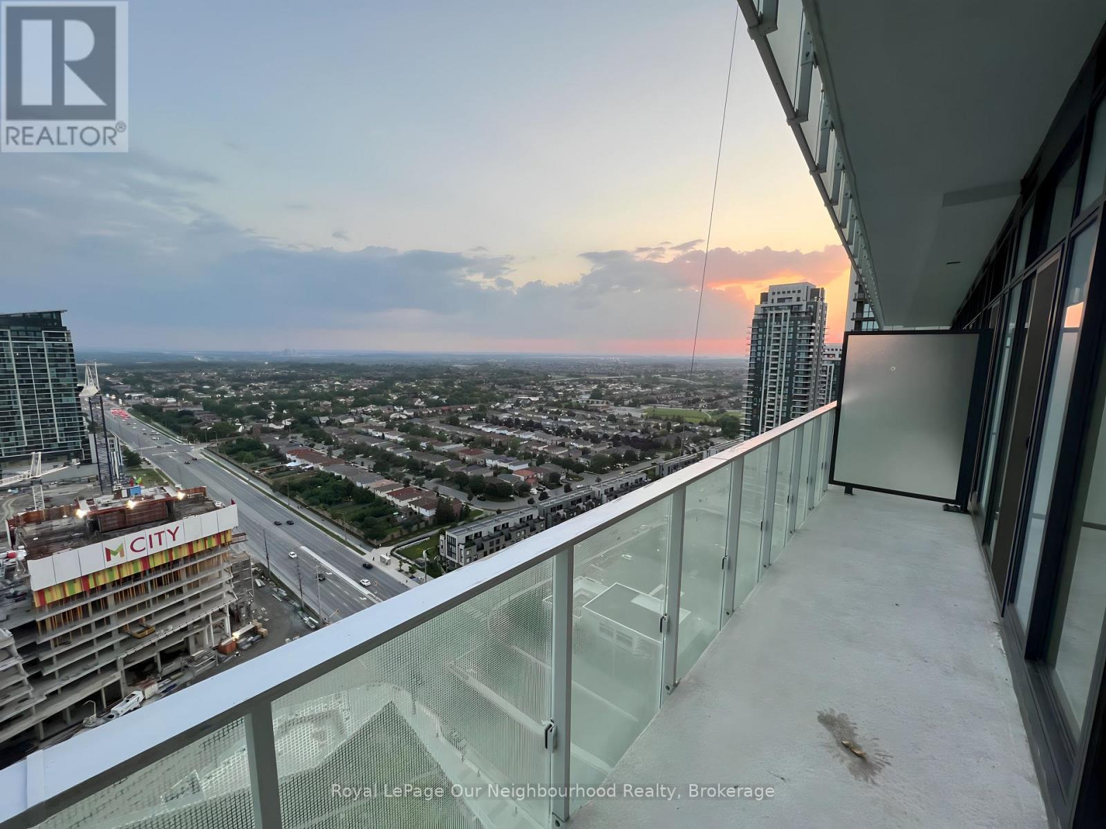 2405 - 3900 Confederation Parkway, Mississauga, Ontario  L5B 0M3 - Photo 25 - W12415247