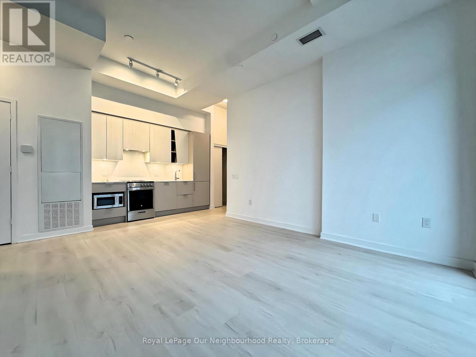 2405 - 3900 Confederation Parkway, Mississauga, Ontario  L5B 0M3 - Photo 7 - W12415247