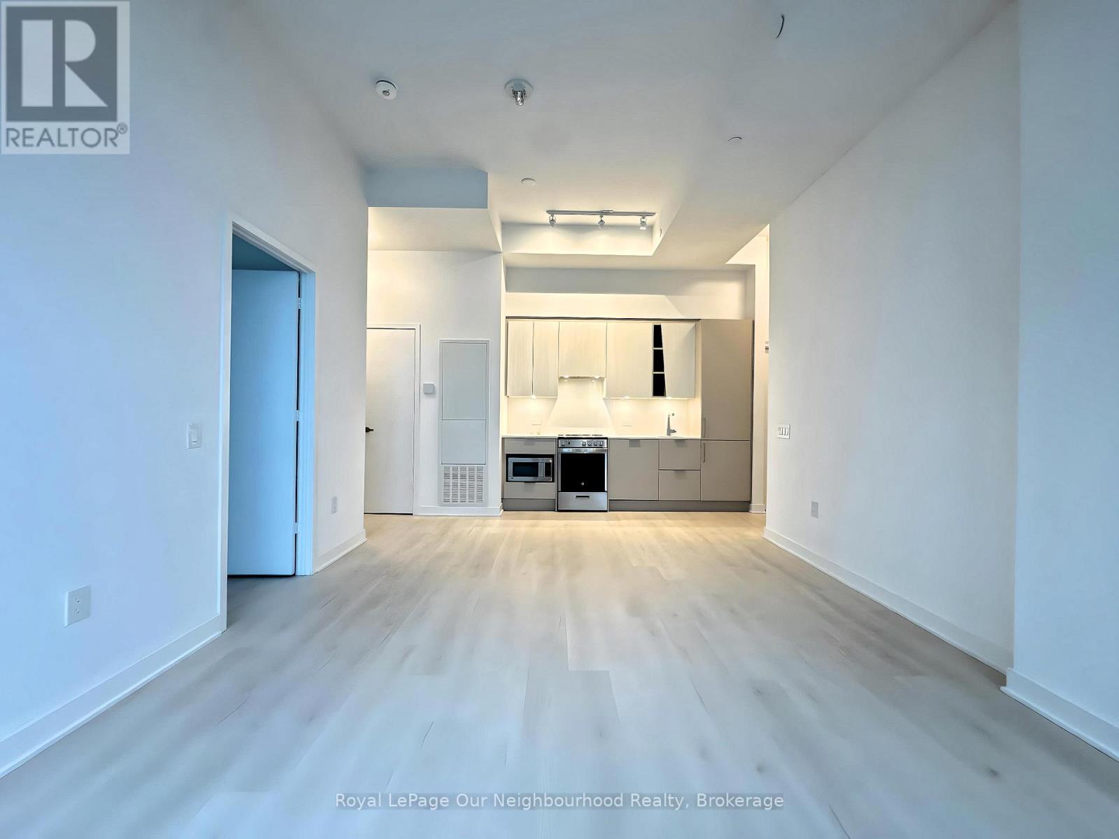 2405 - 3900 Confederation Parkway, Mississauga, Ontario  L5B 0M3 - Photo 8 - W12415247