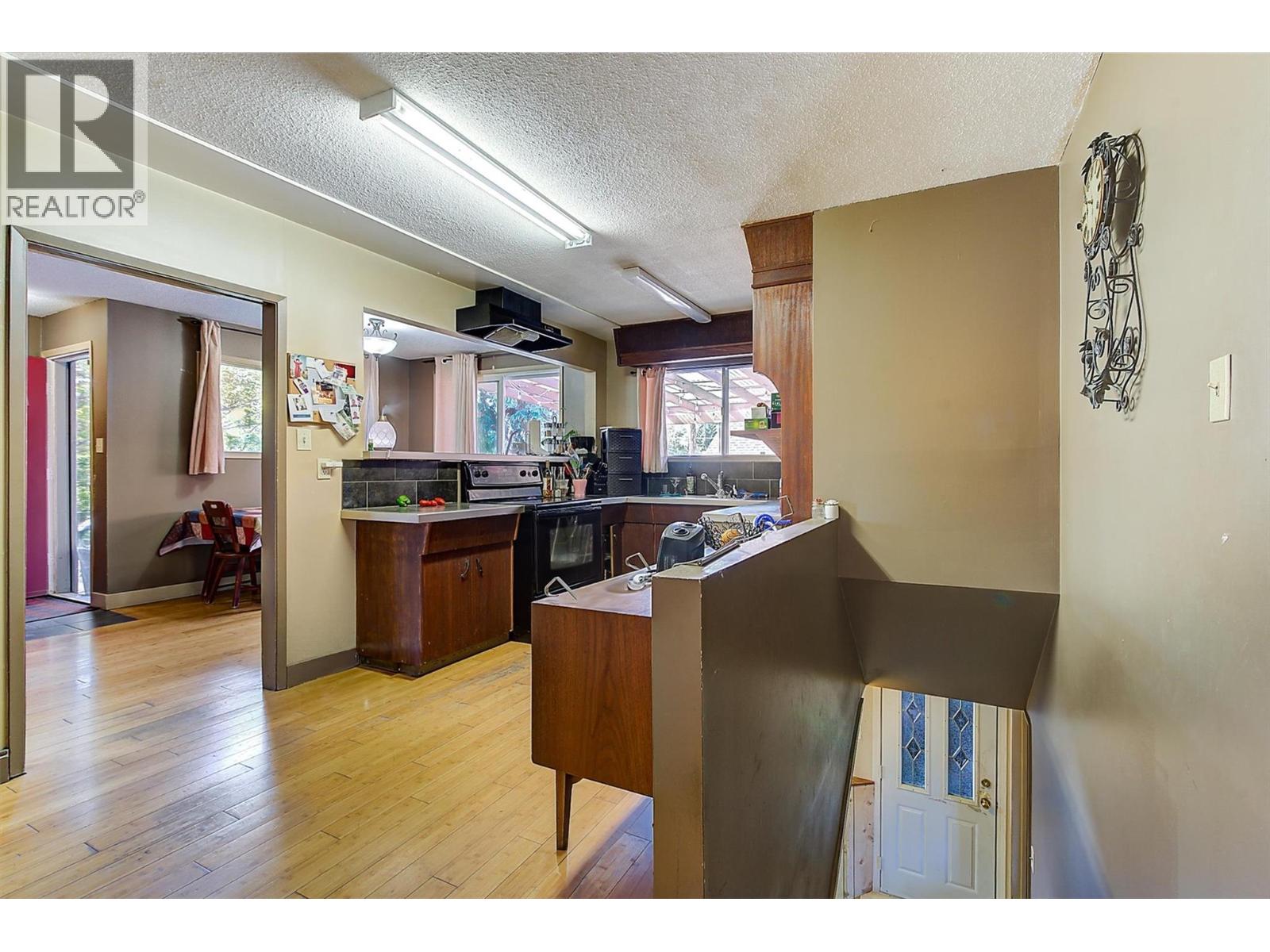 738 Morrison Avenue Kelowna Photo 24