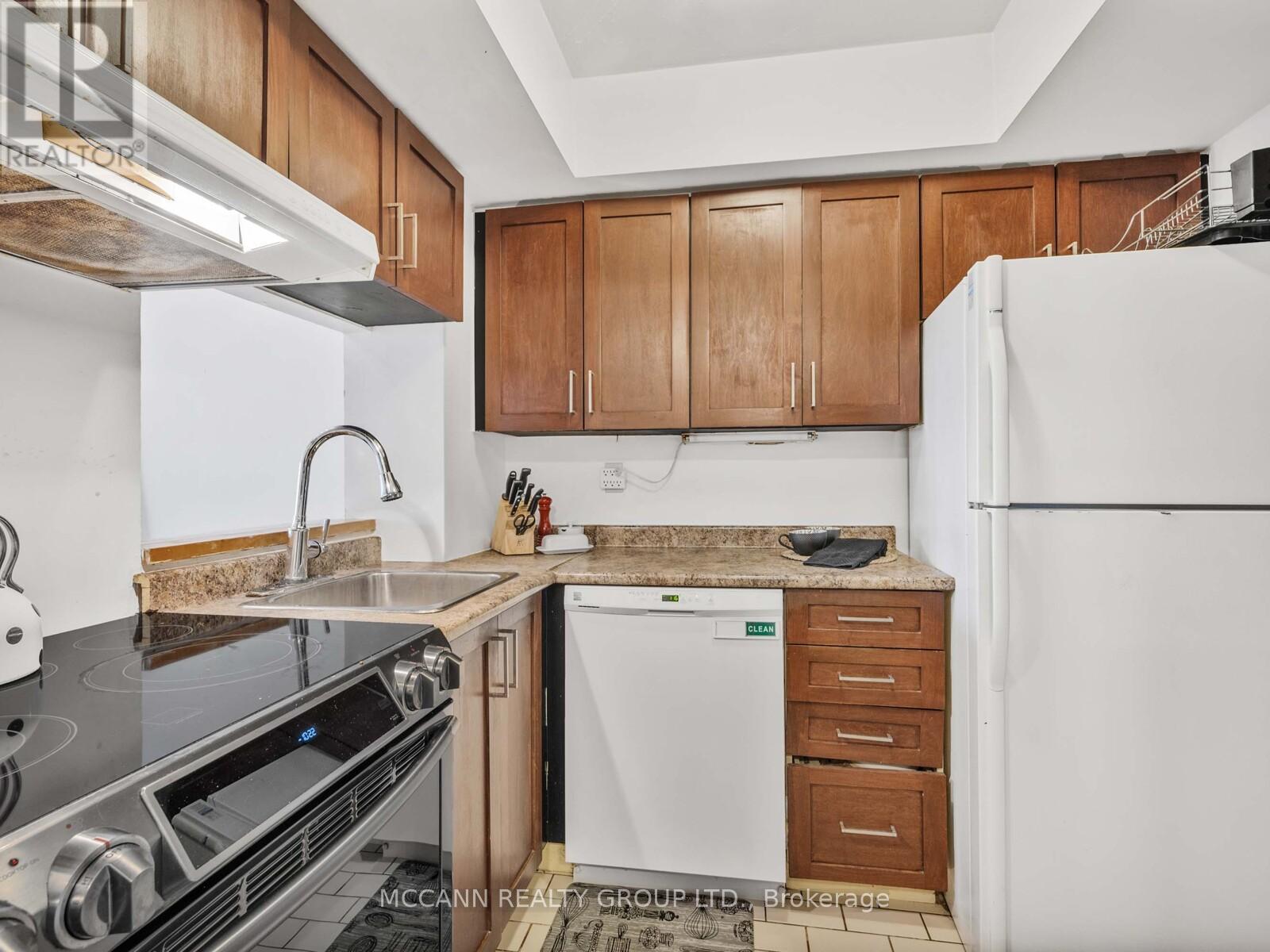 904 - 222 The Esplanade, Toronto, Ontario  M5A 4M8 - Photo 15 - C12415002