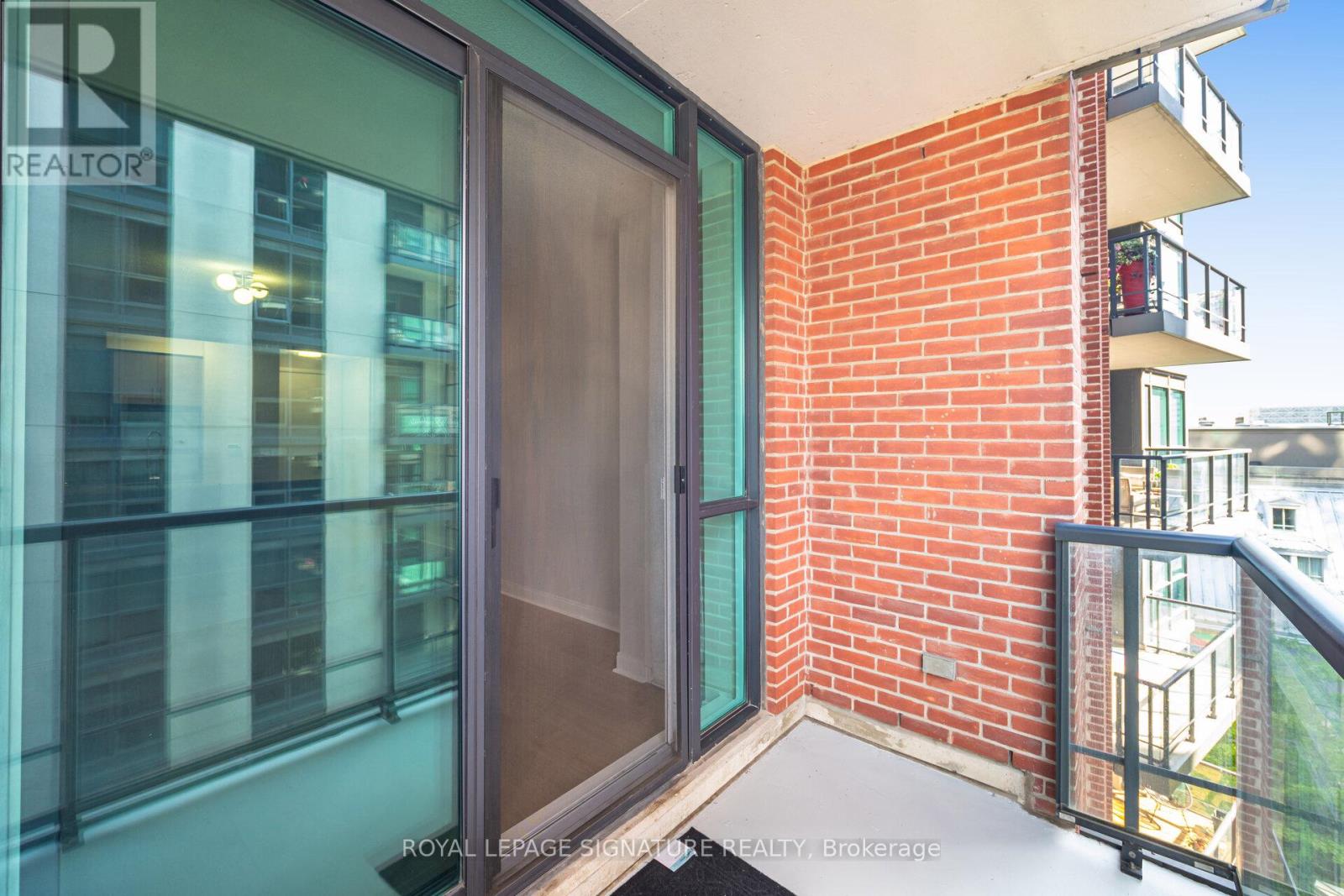 1003 - 38 The Esplanade, Toronto, Ontario  M5E 1A5 - Photo 19 - C12415053