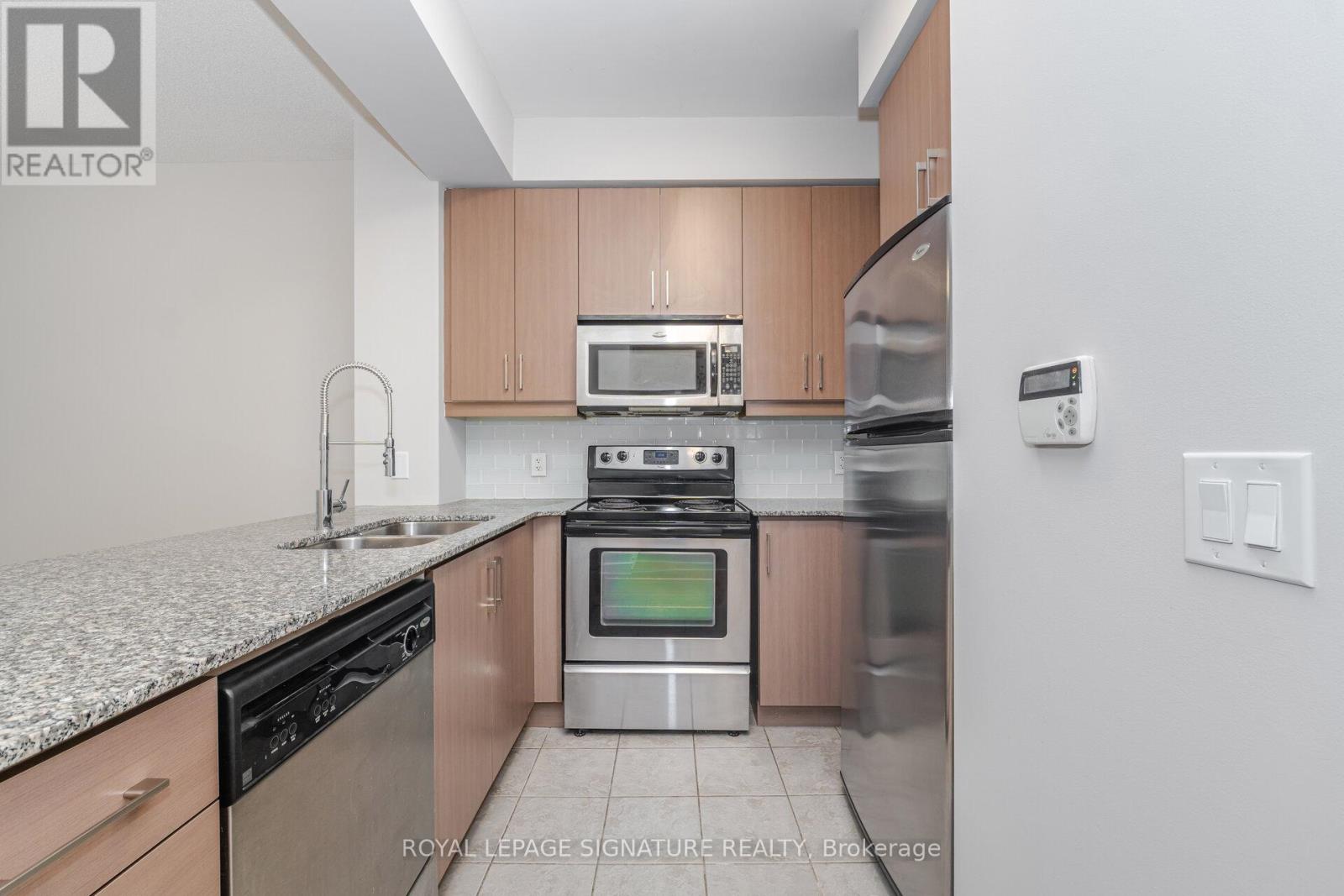 1003 - 38 The Esplanade, Toronto, Ontario  M5E 1A5 - Photo 6 - C12415053
