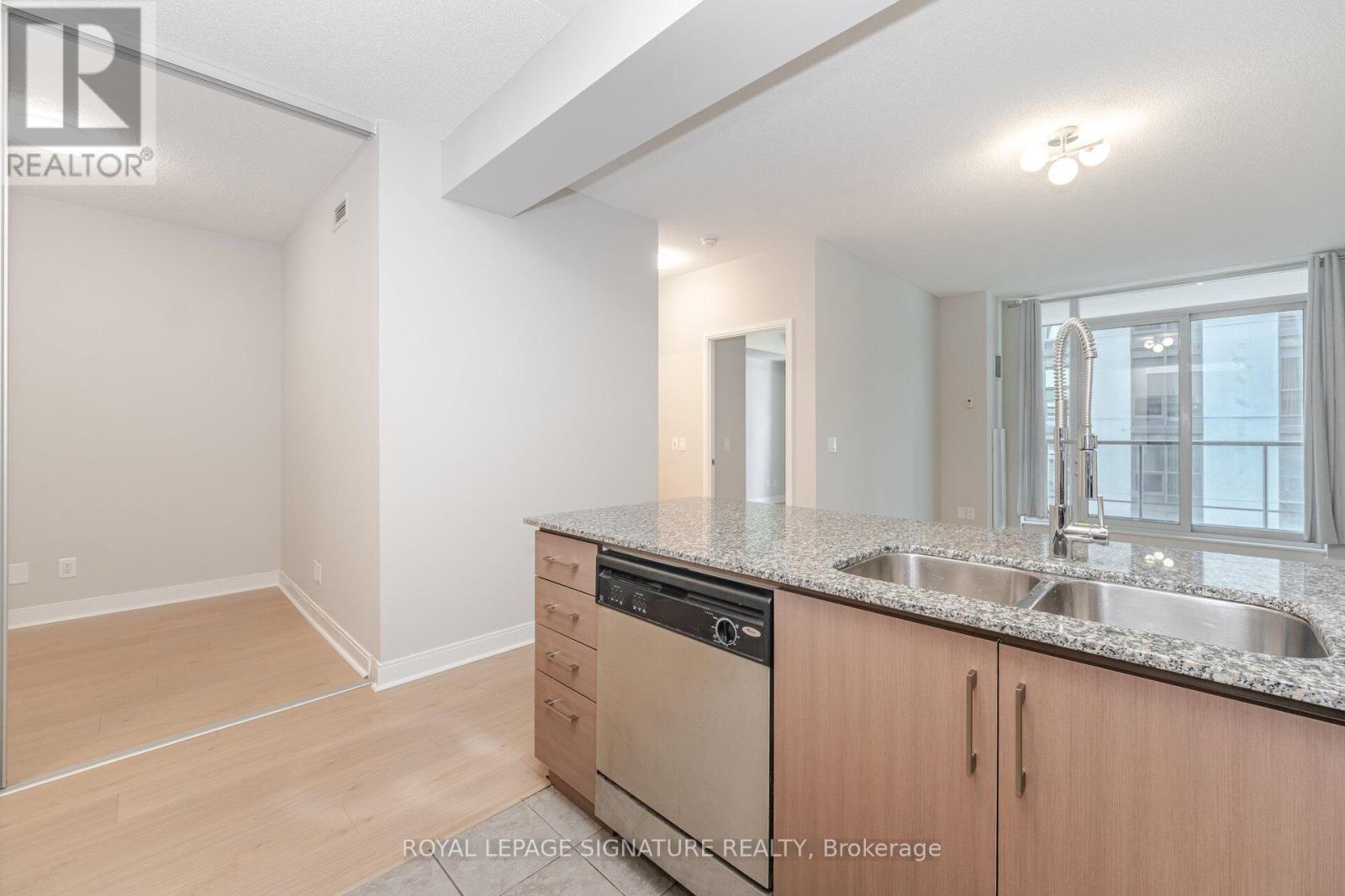 1003 - 38 The Esplanade, Toronto, Ontario  M5E 1A5 - Photo 7 - C12415053