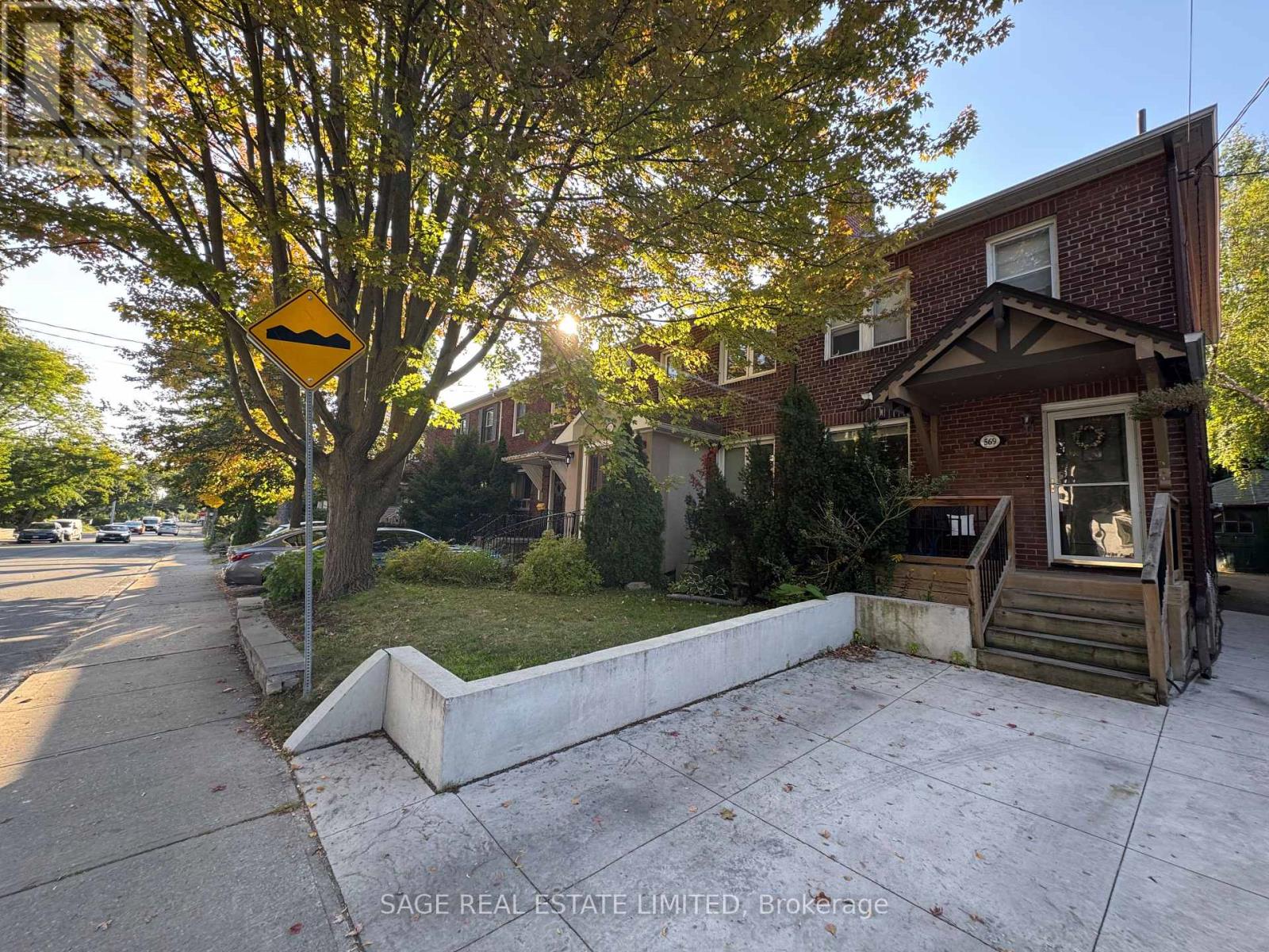 569 SOUDAN AVENUE, Toronto, Ontario