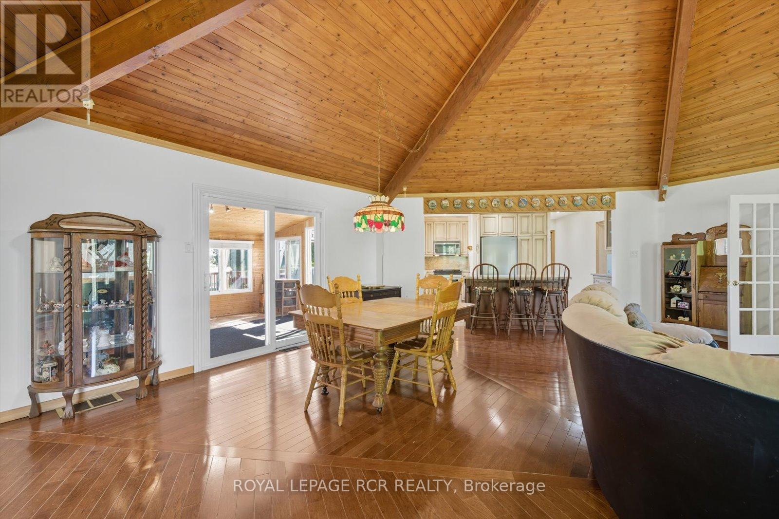1637 15 Side Road, New Tecumseth, Ontario  L0G 1W0 - Photo 12 - N12415008