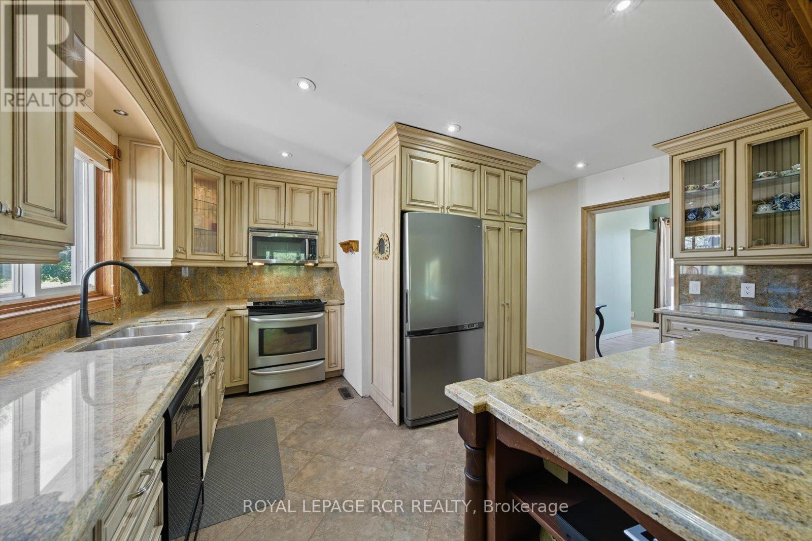 1637 15 Side Road, New Tecumseth, Ontario  L0G 1W0 - Photo 15 - N12415008