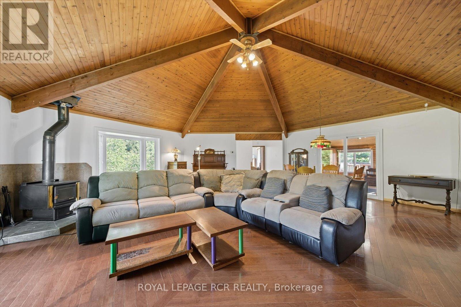 1637 15 Side Road, New Tecumseth, Ontario  L0G 1W0 - Photo 8 - N12415008
